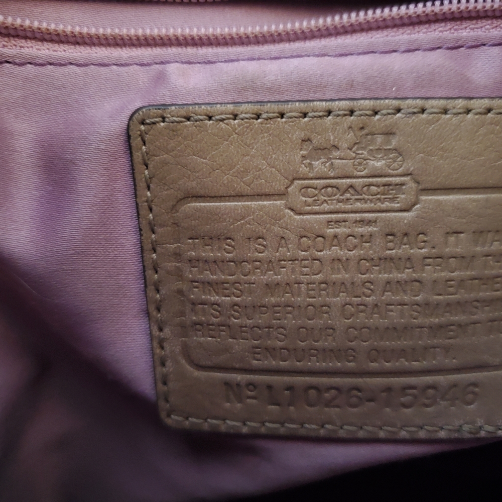Handbag - Picture 9 of 10